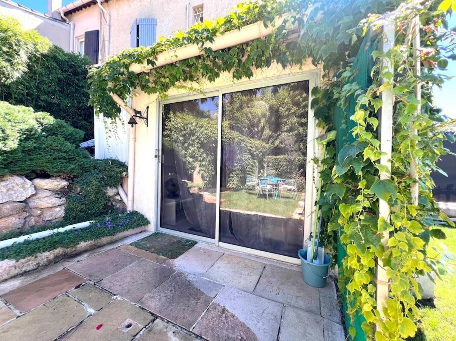 Le Jardin De Mae Apartment Bouc-Bel-Air Exterior photo
