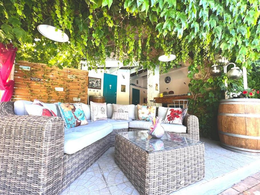 Le Jardin De Mae Apartment Bouc-Bel-Air Exterior photo